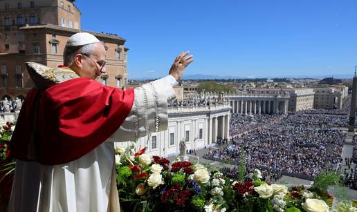 FOTO Papa Lav XIV. blagoslovio svijet s balkona Sv. Petra, tisu&cacute;e vjernika ispunile Vatikan