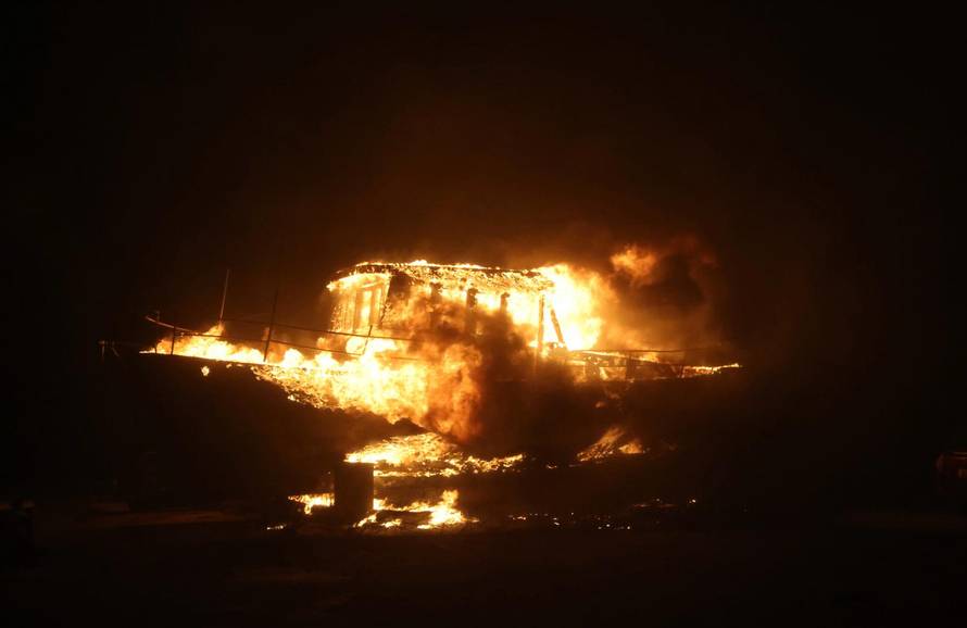 Omiš: Katastrofalna noć na požarištu kod Omiša.