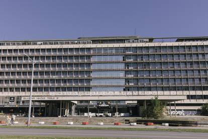 FOTO Kraj jedne ere: Čuveni Hotel Jugoslavija broji zadnje dane. Preživjet će samo luster