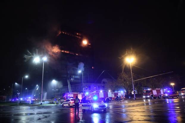 Zagreb: Pozar u Vjesnikovom neboderu