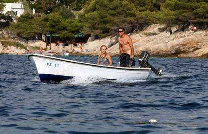 Stipe Petrina potpuno gol u čamcu vozio suprugu na plažu