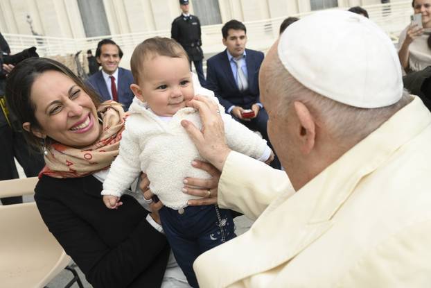 ITALY - POPE FRANCIS DURING HIS WEEKLY GENERAL AUDIENCE SANT PETER'S SQUARE  AT THE VATICAN - 2023/4/5