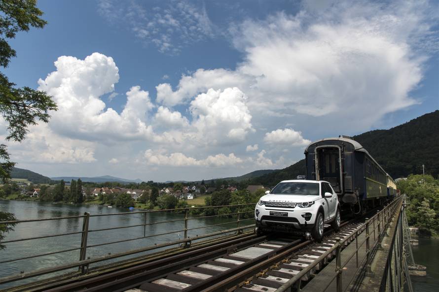 Snažan kao vlak: Land Rover vukao vagone teške 108 tona