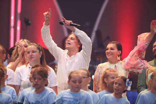 Vela Luka: Održan koncert "Trag u beskraju" posvećen Oliveru Dragojeviću