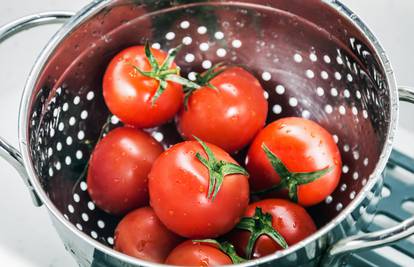 Jednostavan trik iz restorana za više užitka u rajčicama kod kuće