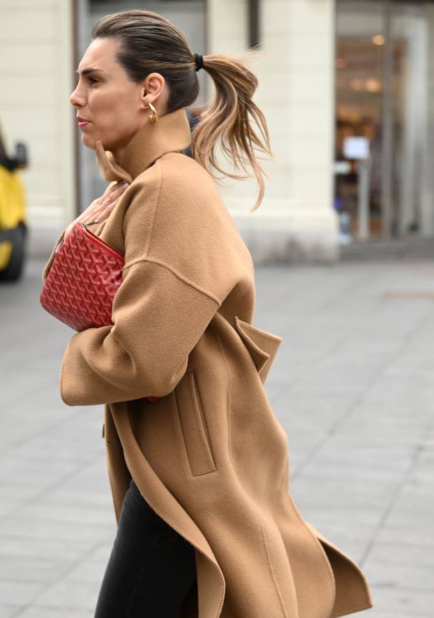 Zagreb: Jelena Šimić žurno prošla centrom grada  