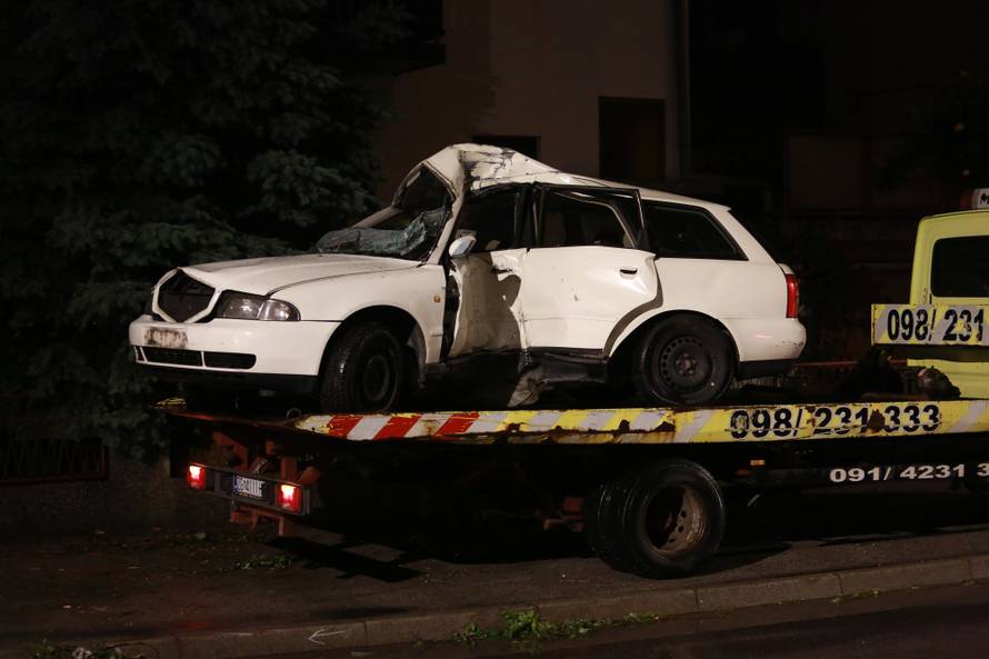 Zagreb: Automobilom se zabio u stup