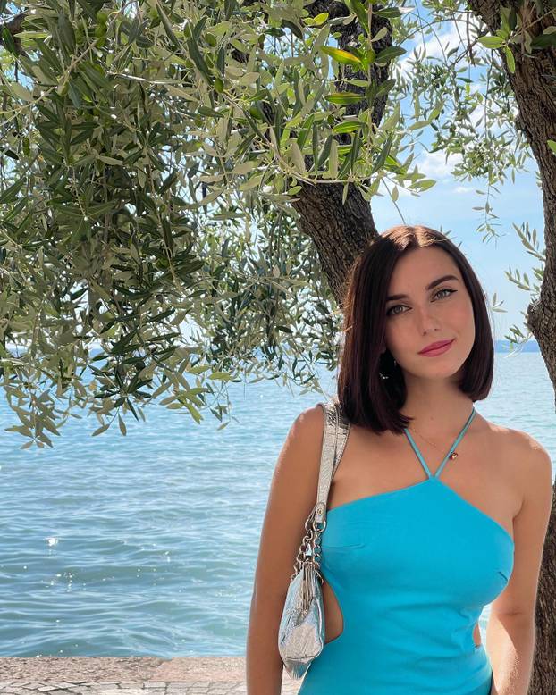 FOTO Zbog nje bi svi u zaleđe. Tange i zastavica su joj rekviziti