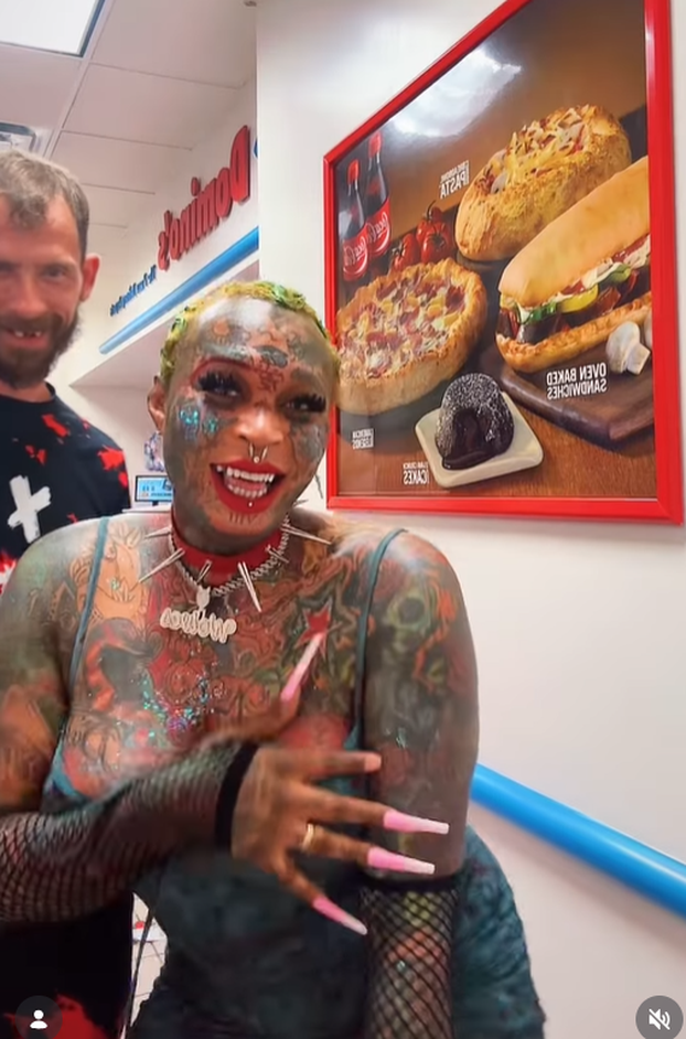 FOTO 'Govore da smo najružniji par ikad! Upoznali smo se preko interneta. Ovo je naša priča...'