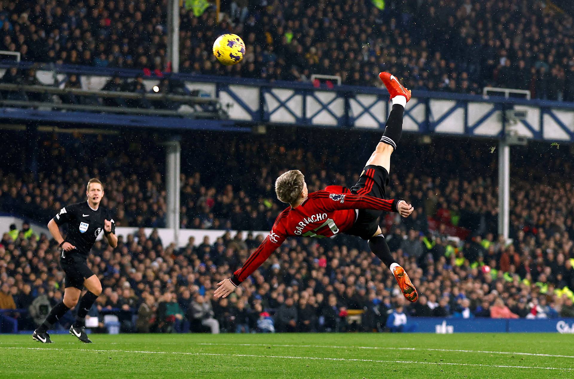 Premier League - Everton v Manchester United