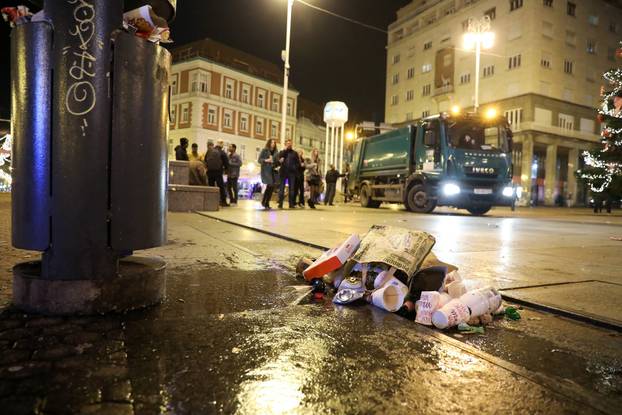 Zagreb: Smece na gradskim ulicama nakon proslave Nove godine