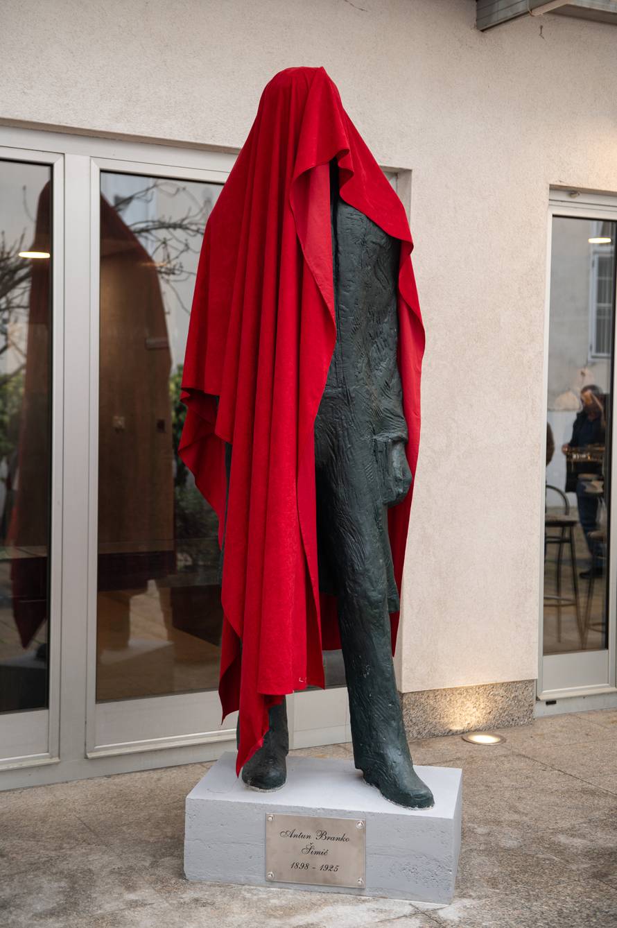 Zagreb: Otkriven spomenik Antuna Branka Šimića