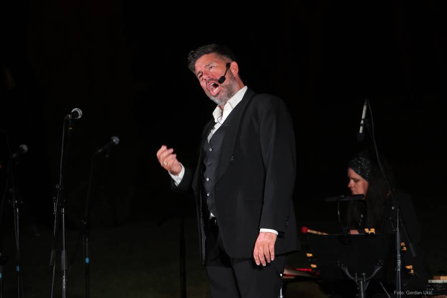 Otvoren 23. Art&More festival: Okupljene  je oduševio glazbeni program, stigla i Mila Elegović