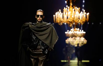Pariški tjedan mode: Glamur crne, pedesete i fina klasika
