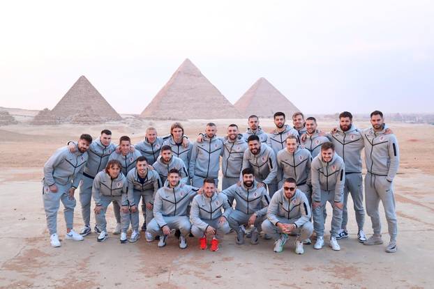 Kairo: Hrvatski nogometni reprezentativci obišli su piramide