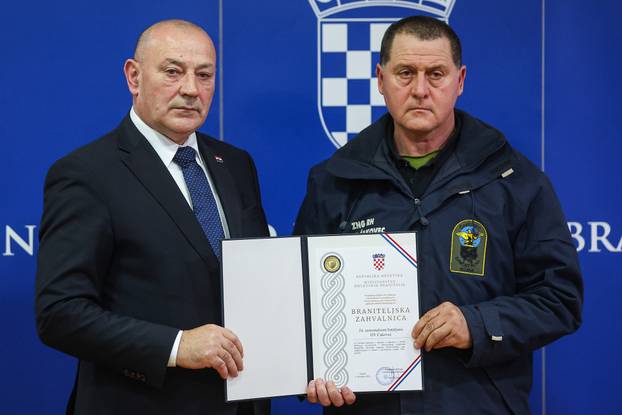 Zagreb: Ministar Tomo Medved uru?io je braniteljske zahvalnice postrojbama iz Domovinskog rata