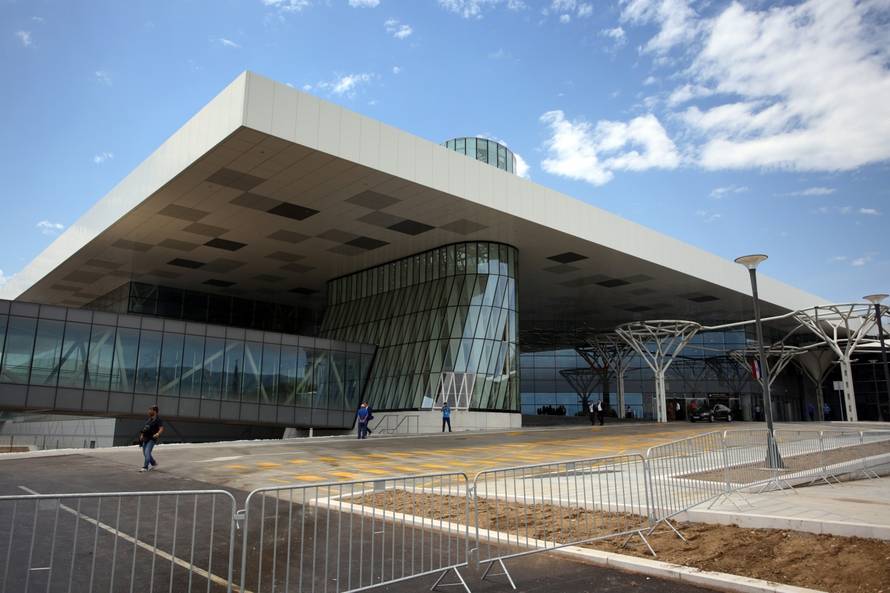 SveÃ¨ano otvoren novi terminal splitske ZraÃ¨ne luke, stigao i PlenkoviÃ¦