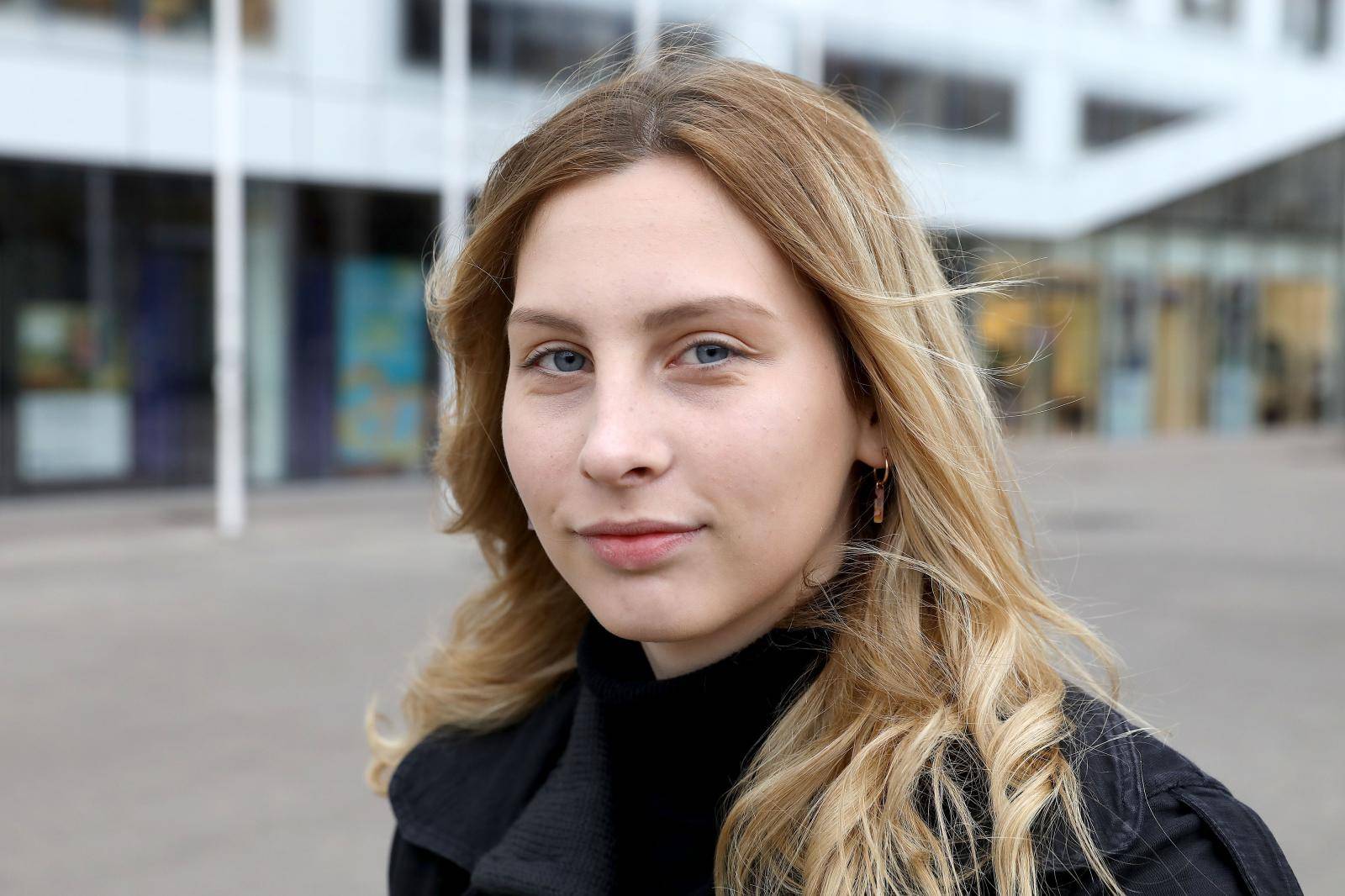 Laura (17): Zašto bismo išli u školu kad nemamo budućnosti?