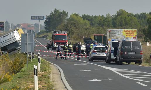 Sudar šlepera i dva auta: Više ljudi ozlijeđeno, jedan poginuo