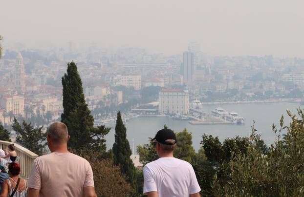 Split  prekriven dimom zbog požara kod Tomislavgrada