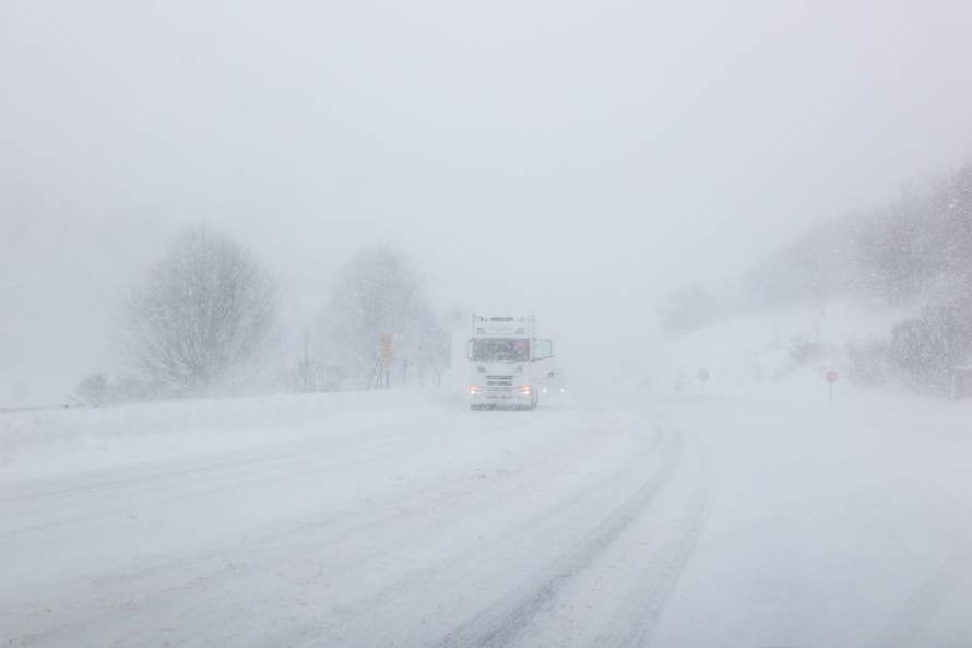 Snijeg paralizirao promet prema Rijeci