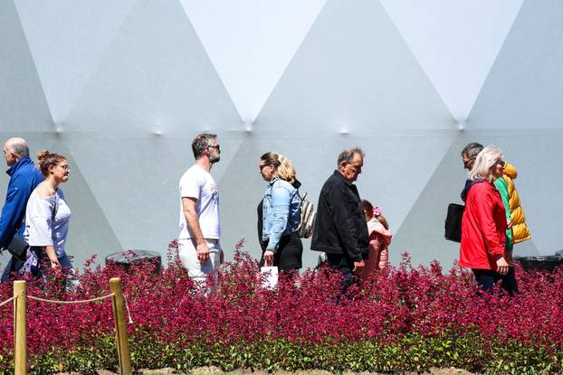 Zagreb: Sunce obasjalo Flora Art