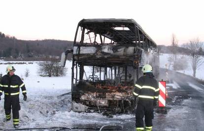 Kod Plitvica je izgorio bus iz Srbije, nema ozlijeđenih