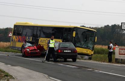 Kod Samobora se sudarili bus i auto, jedan čovjek je poginuo 