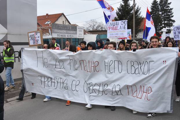 FOTO Ljuti studenti na prosvjedu u Srbiji: 'Svakog se trenutka očekuje da će pasti...'