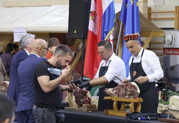 Drniš: Otvoren 9. me?unarodni festival pršuta