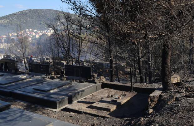 Požar u Vinišću stavljen pod kontrolu, policija istražuje uzrok