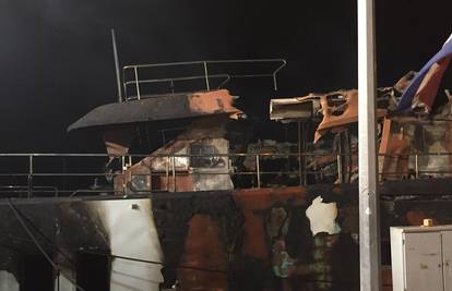 Stravične fotografije: Luksuzna jahta Kanga potpuno uništena