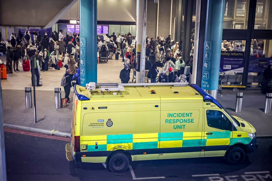 Gatwick Evacuation, Gatwick Airport, Gatwick, East Sussex, UK - 22 Nov 2024