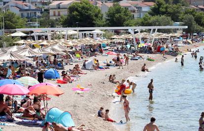 Brodarička plaža Rezalište puna je gostiju i to sa svih strana