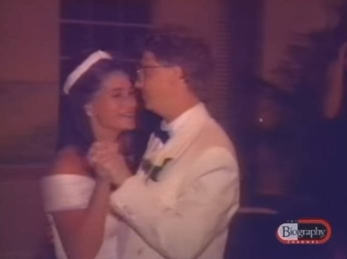 Beskrajno zaljubljeni! Evo kako je izgledalo vjenčanje Melinde i Billa Gatesa prije 27 godina...