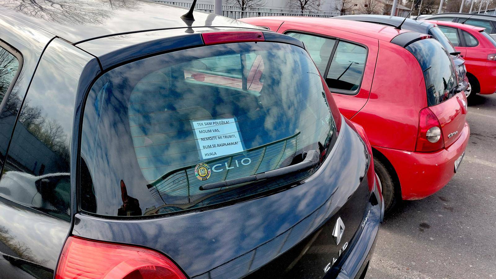 Zagreb: Zanimljiva poruka na vozilu upućena drugim vozačima