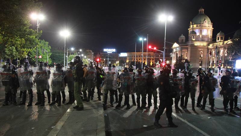 UŽIVO Puni se Vučićev 'Ćacilend' u Beogradu!  Sve puno policije. Priveden slavni srpski košarkaš