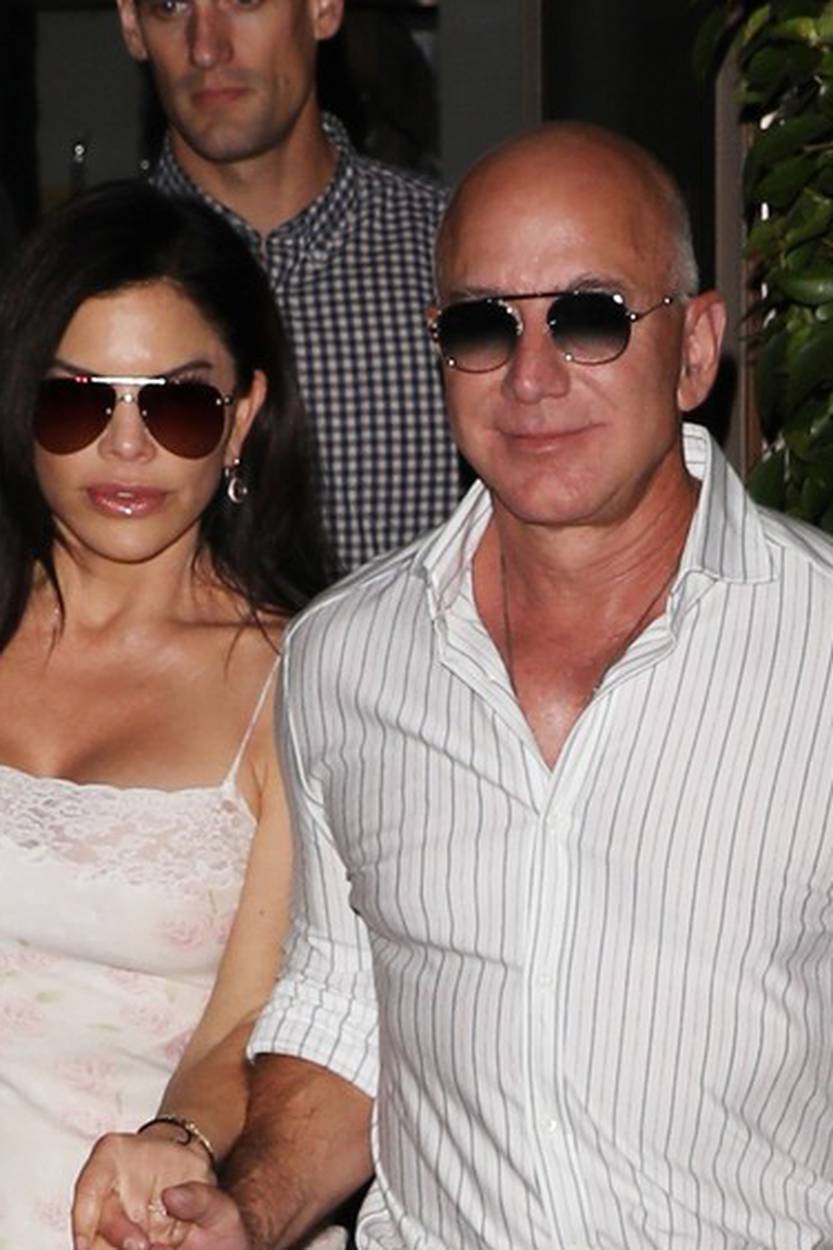 Jeff Bezos and Lauren Sanchez eat out in Santa Monica!