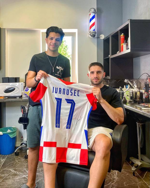 FOTO Tko je brijač 'vatrenih'? Uspio je nagovoriti Modrića na promjenu: 'Perišić? Boljelo me'