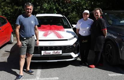 Kakva gesta! Vlasnici kultnog restorana na Mrežnici kuharici dali auto za 20 godina rada
