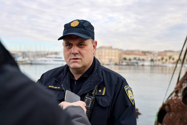 Zadar: Izvlačenje auta koji je 18 godina bio u moru