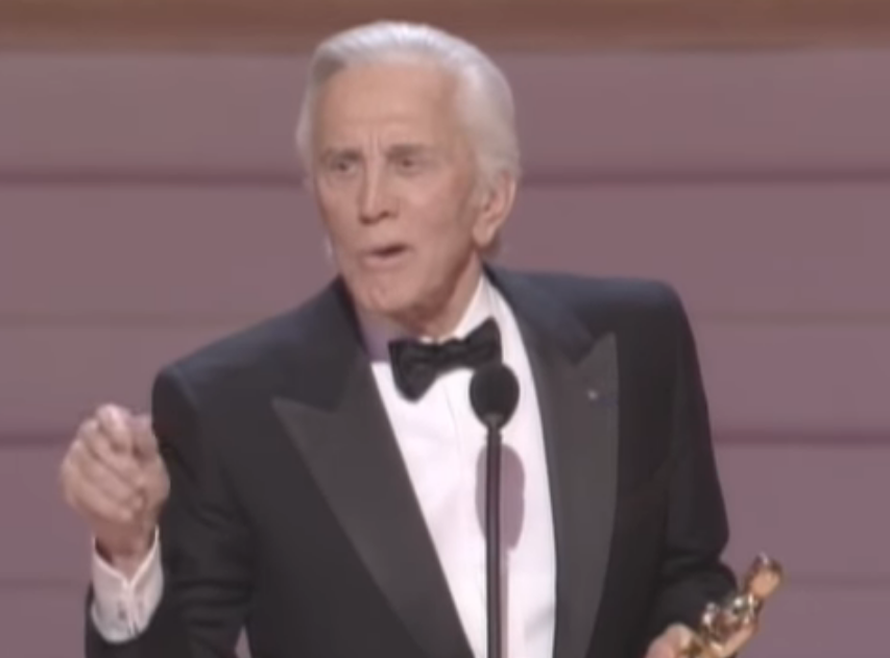 Uvijek nakon nekog snimljenog filma nastavio bi živjeti ulogu