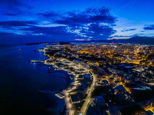 Noćne fotografije novouređenog Žnjanskog platoa