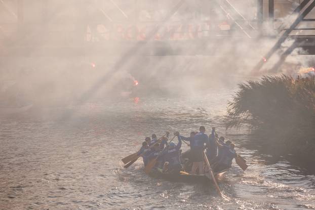 Prolazak Maratona lađa kroz Rogotin uz bakljadu