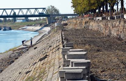 Sl. Brod: Radnici na savskom nasipu pronašli ljudske kosti