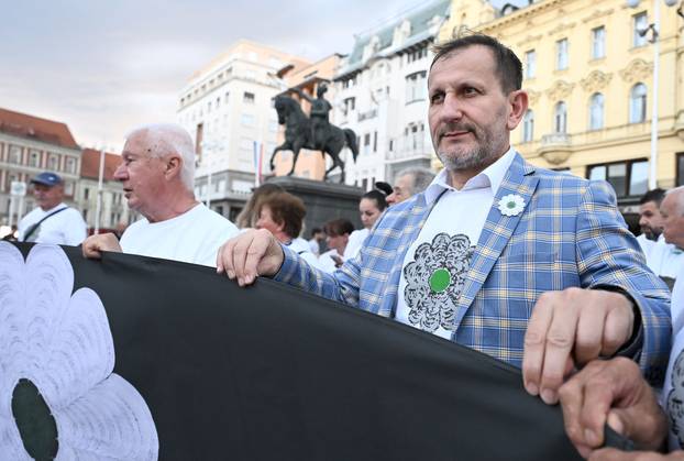 Zagreb: Mimohod sjećanja povodom 30. godišnjice genocida u Srebrenici