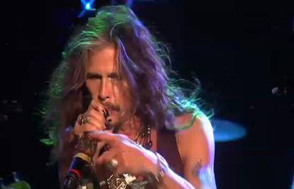 Na pozornici kluba Aerosmithu se pridružio i legendarni Slash