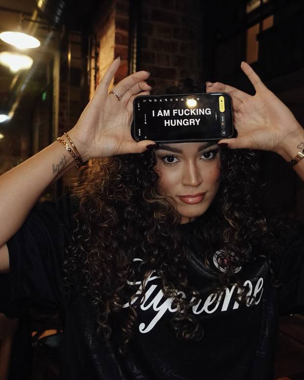 Zvijezda Galatasaraya kaže da mu izgled nije bitan. Pogledajte kako izgleda njegova djevojka