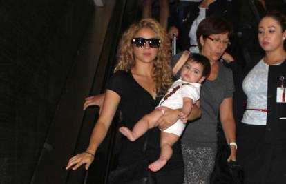 Shakira pokazala noge u šetnji sa sinčićem po Los Angelesu