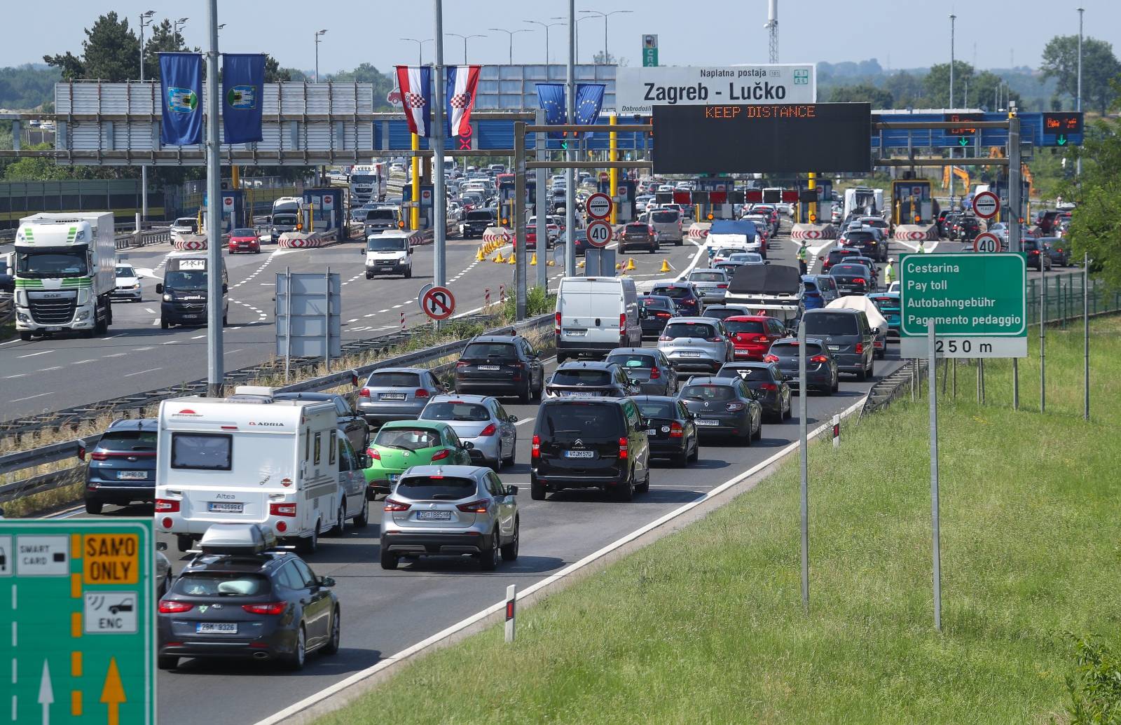 Zagreb: Gužva na naplatnim kućicama Lučko u smjeru prema moru